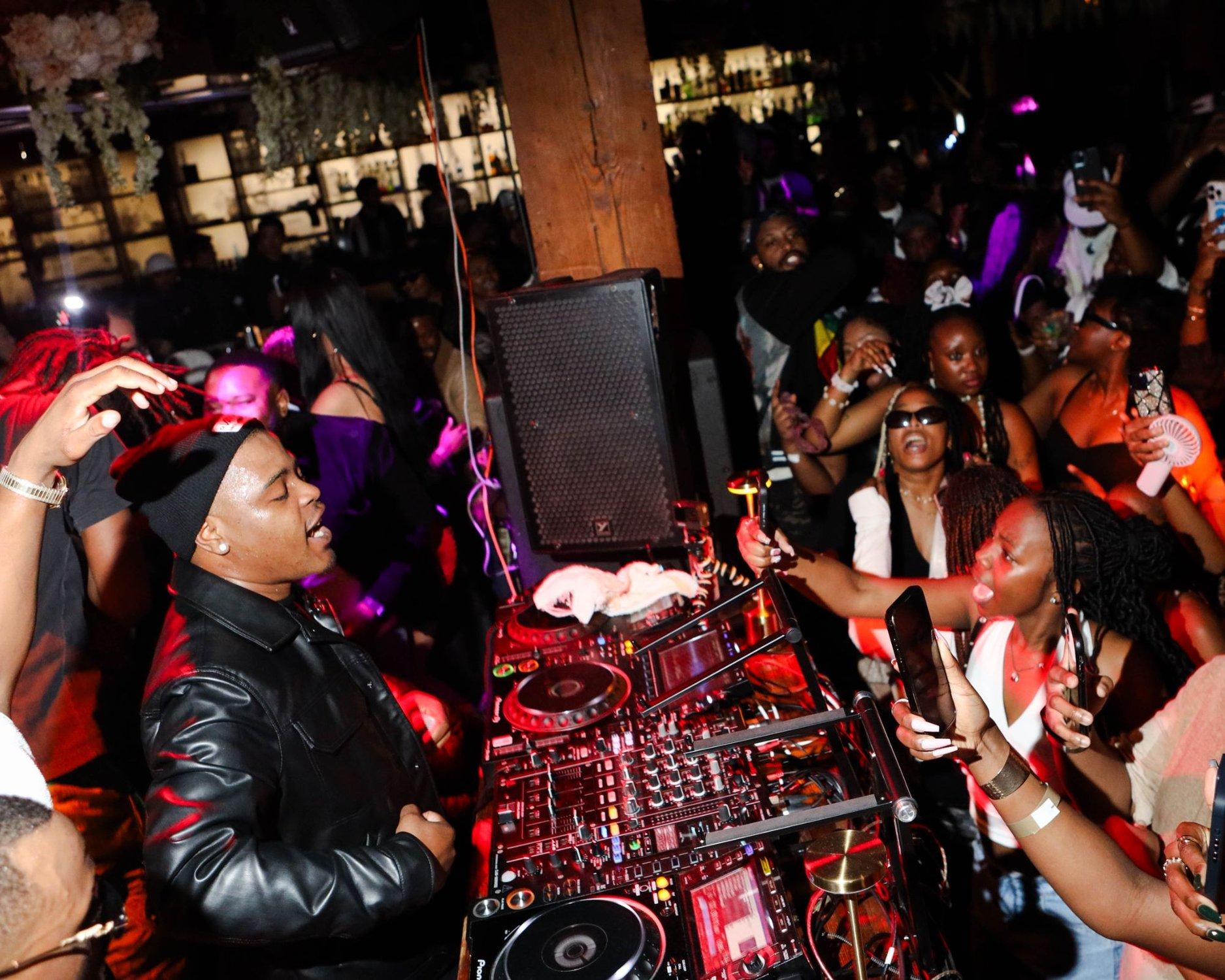 carousel-hero-element image-3