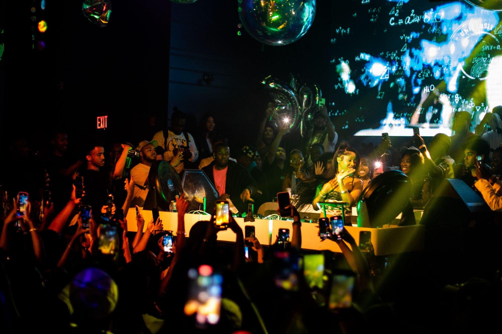 carousel-hero-element image-5