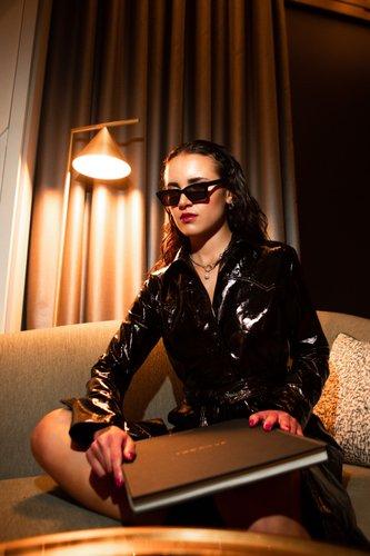 mobile - carousel-hero-element image-4